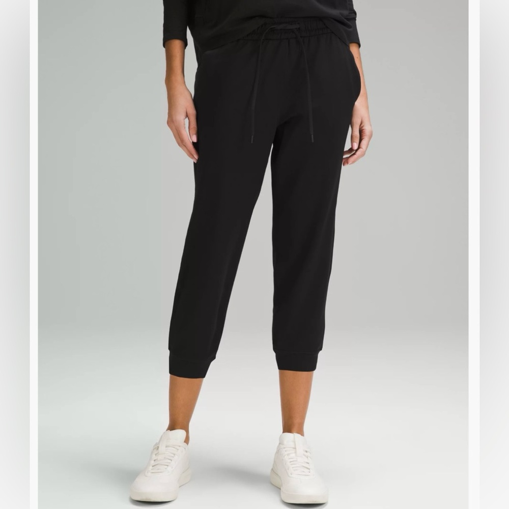 Lululemon Soft Jersey Classic Fit Mid-Rise Crop Jogger